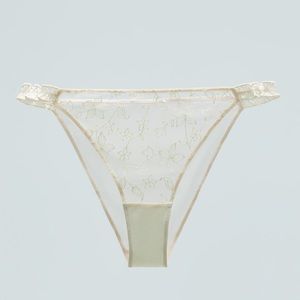 NWT. Zara Cream Lace Embroidered Ruffled Panties. Size S.